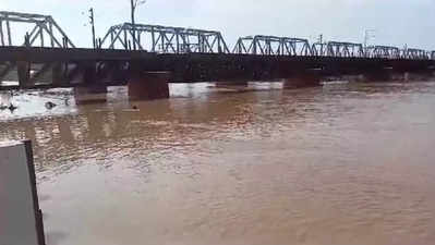 Haryana: 3 kanwariyas of Kurukshetra village swept away in Markanda river