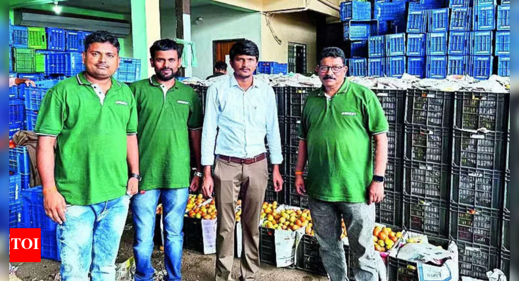 Varanasi first destination for Maharashtra tomato dispatch Nashik