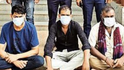 3 held for theft at Vastrapur pharmacy