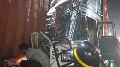 40-year-old driver from Gujarat dies in road accident in Thane | Thane ...