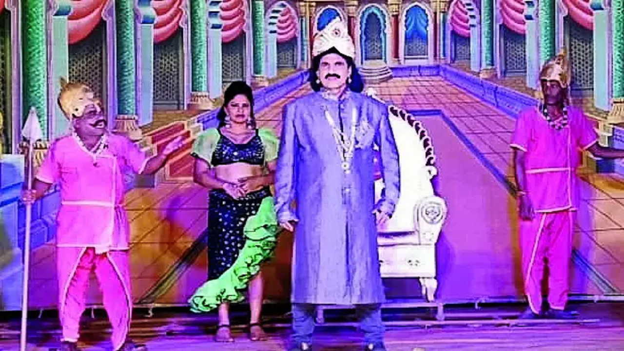 Company Drama Marches Ahead With Over 50 Shows In Dharwad | Hubballi News -  Times of India