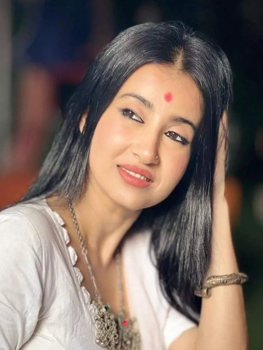 Monami Ghosh redefines elegance in white | Times of India