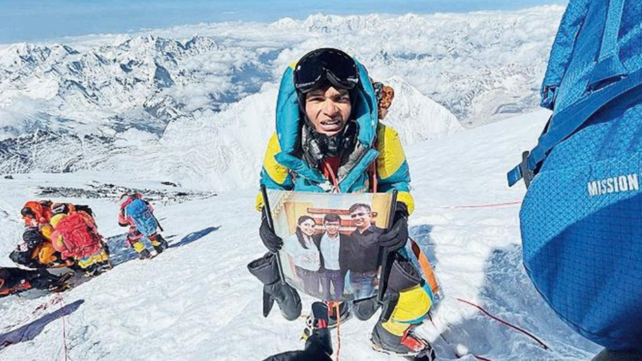 Youngest Mumbaikar to scale Everest recalls tears, theplas & cold