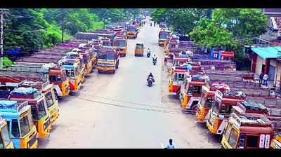 Heavy rain in north India: 75,000 goods-laden trucks stuck in Tamil Nadu