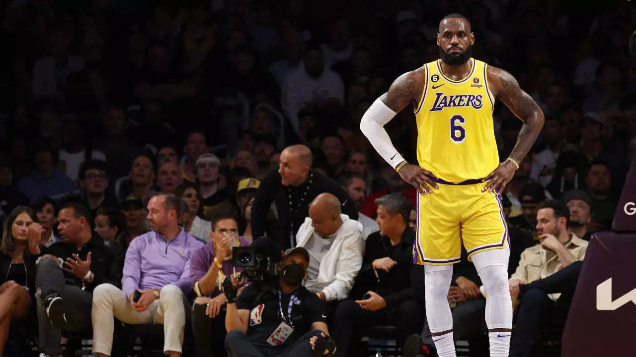 LeBron James to wear No. 23 after NBA retires No. 6 for Russell