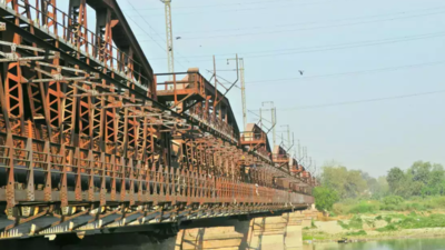 Rail traffic over Old Yamuna Bridge resumes