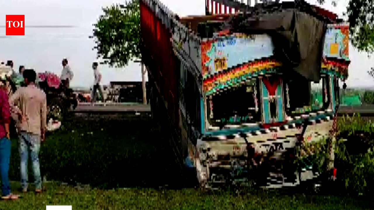 Collision between car and truck leaves 6 dead in Madhya Pradesh’s Sagar