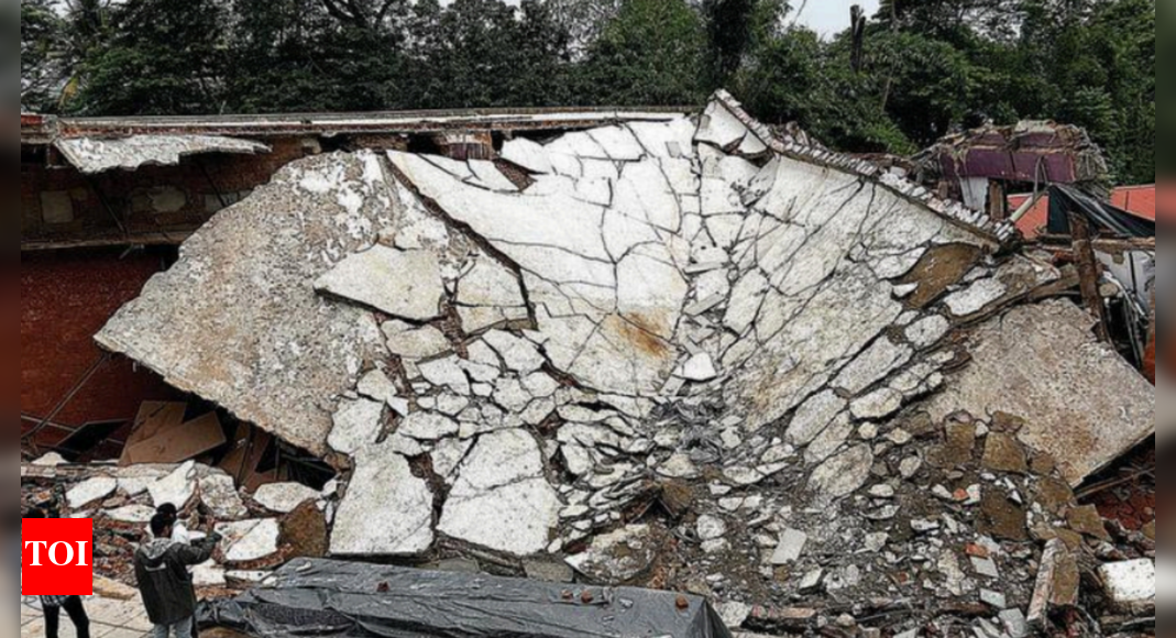 Wah, Taj! Iconic KA amphitheatre sees its roof slab crash on stage | Goa News - Vimarsana News