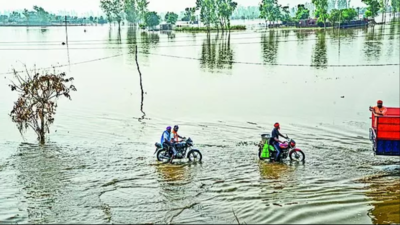 Chandpura breach unplugged even after 2 days, more villages inundated