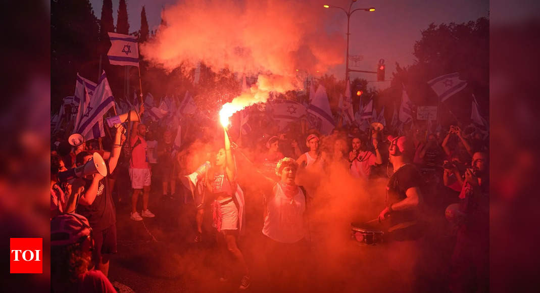 Israeli Protesters Block Highways In 'day Of Disruption' Against ...