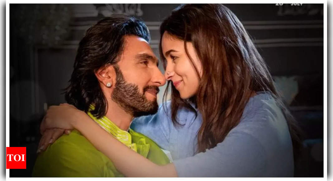 Watch the soothing video of the heart-wrenching melody ‘Ve Kamleya’ from the upcoming film ‘Rocky Aur Rani Kii Prem Kahaani’, starring Ranveer Singh and Alia Bhatt | Hindi Movie News