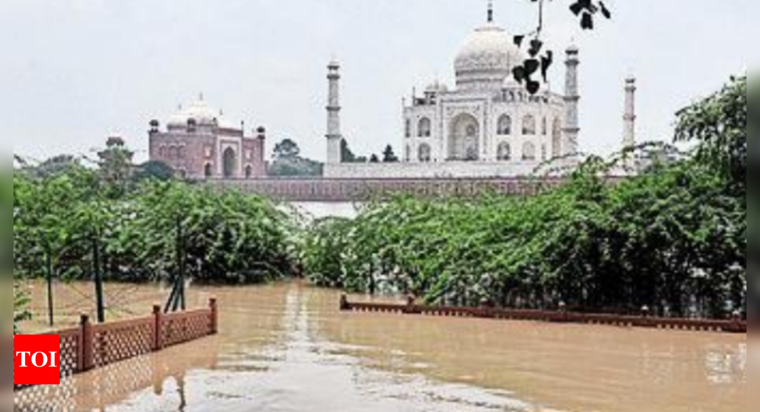 Now, Taj viewpoint submerged as Yamuna level rises further, water ...