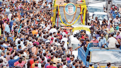 Crowds throng streets to pay tribute to former chief minister