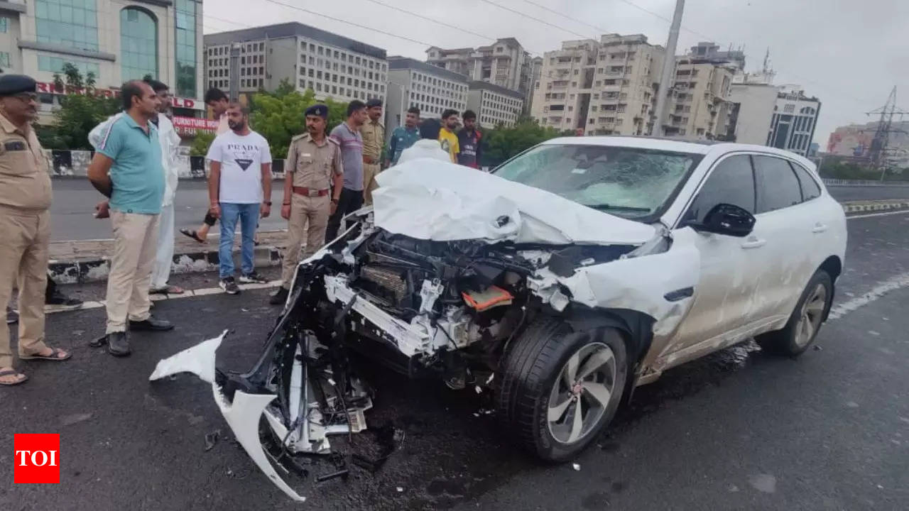 Ahmedabad Accident News: 9 killed, 13 injured in car accident on ISKCON  flyover