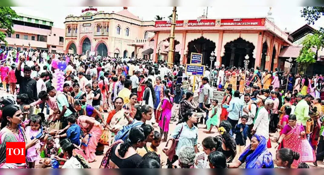 Many Women Devotees Throng Siddharoodha Mutt Hubballi News Times of India