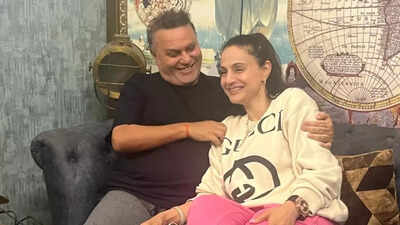 Days after making allegations against Anil Sharma's production house, Ameesha Patel happily poses with him