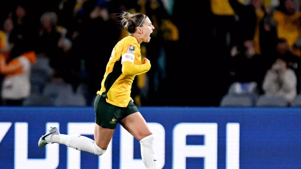 Sam Kerr penalty kick, reaction video