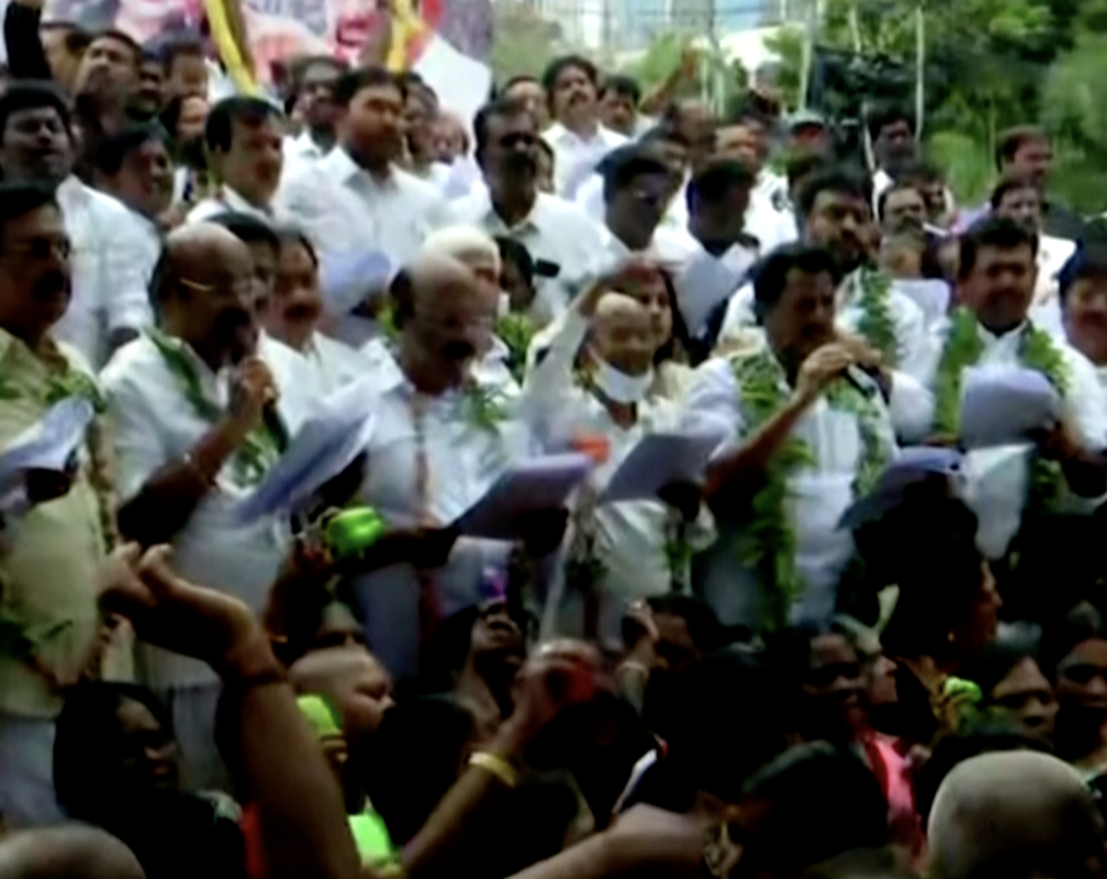 
AIADMK leaders protest over inflation in Chennai
