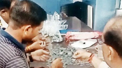 Gwalior bizman hands over Rs 30k alimony in sacks of coins to cops