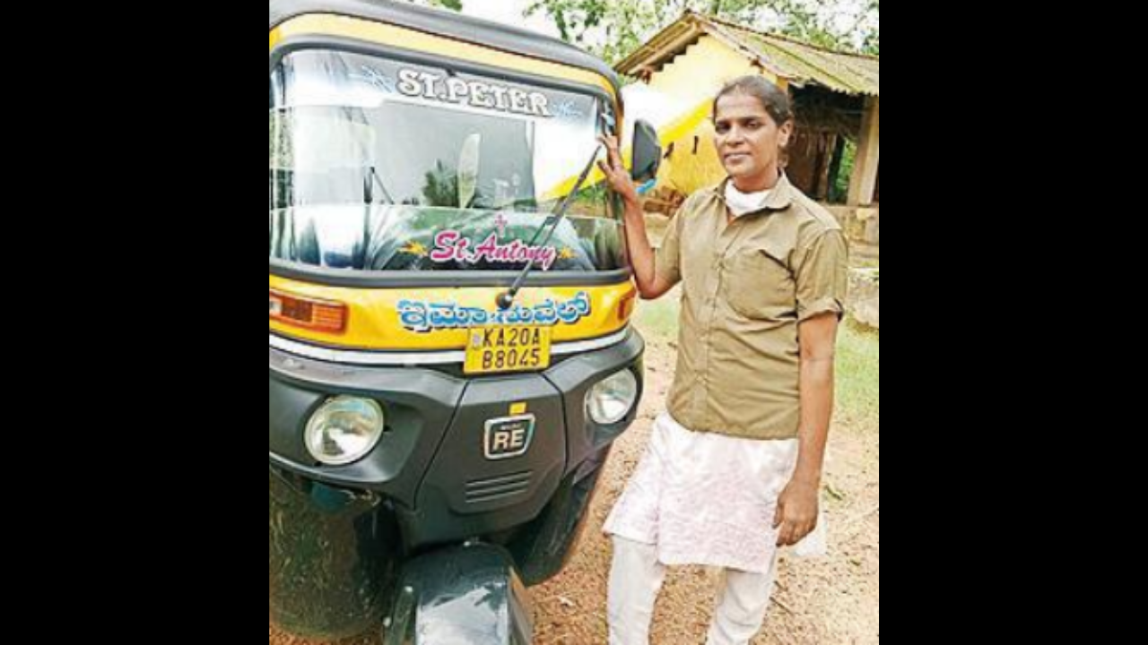 Transgender finds livelihood as auto driver in Pethri town | Mangaluru News  - Times of India