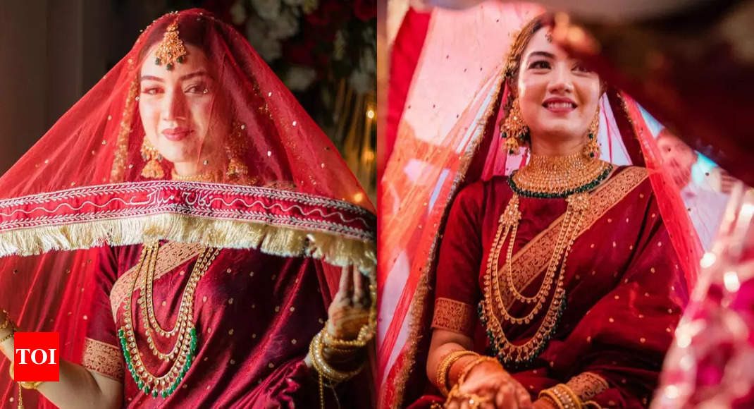 Bride with clearance red saree