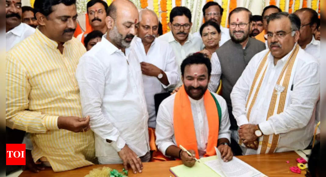 Will Not Rest Until BRS Govt Is Buried: Telangana BJP Chief And Union ...