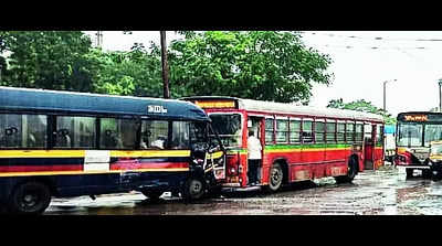Police van rams into two BEST buses, car in Vashi; two injured