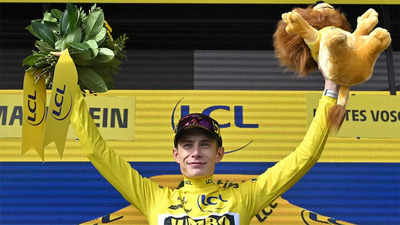 Vingegaard poised for Tour de France title as Pogacar wins stage