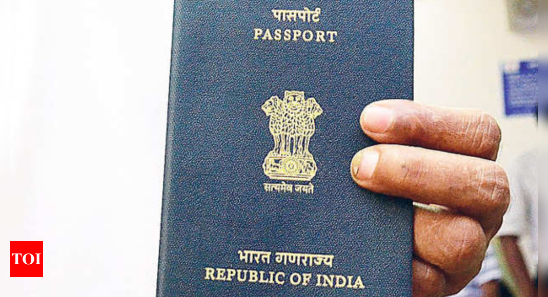 Seorang pria mendapatkan paspor kedua yang disita oleh British High Commission |  Berita Ahmadabad
