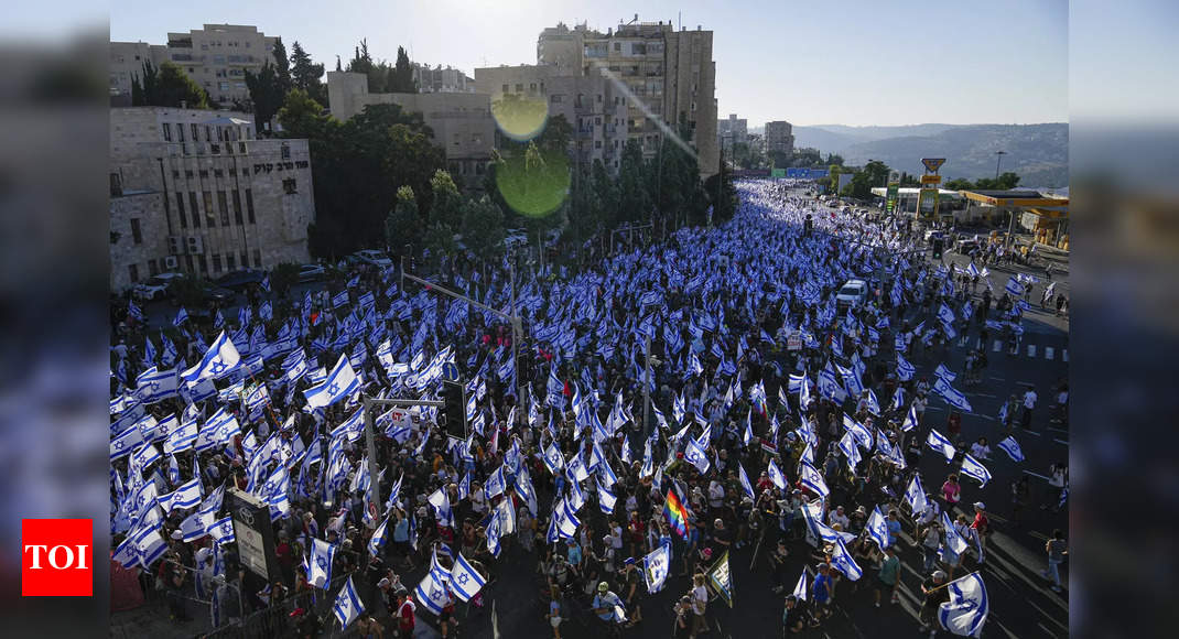 Israeli CEOs Ditch the C-Suite to lead anti-government protests – Times of India