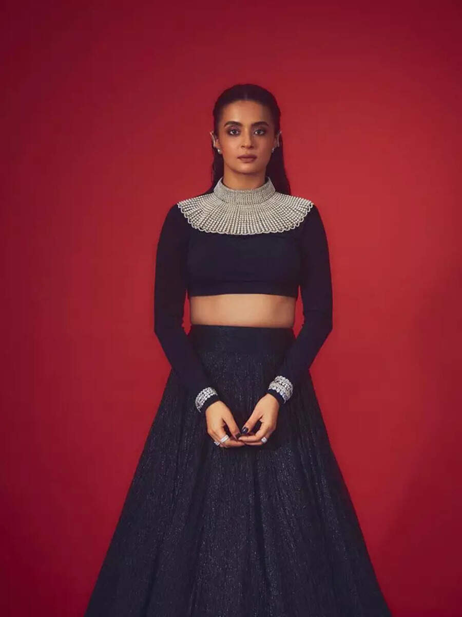 Suvreen Chawla's closet is replete with elegant ethnic wear inspiration - Vimarsana News