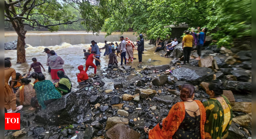 Flood Waters Recede In Junagadh 3 000 Shifted To Safer Places Imd