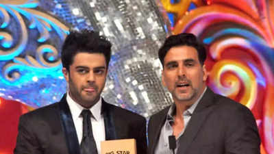 Maniesh Paul jokes how Akshay Kumar insulted and embarrassed him in front of his mother at an award show