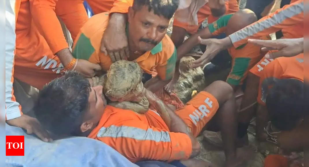 Bihar Borewell Incident Year Old Babe Trapped In Feet Borewell Rescued In Bihar S Nalanda