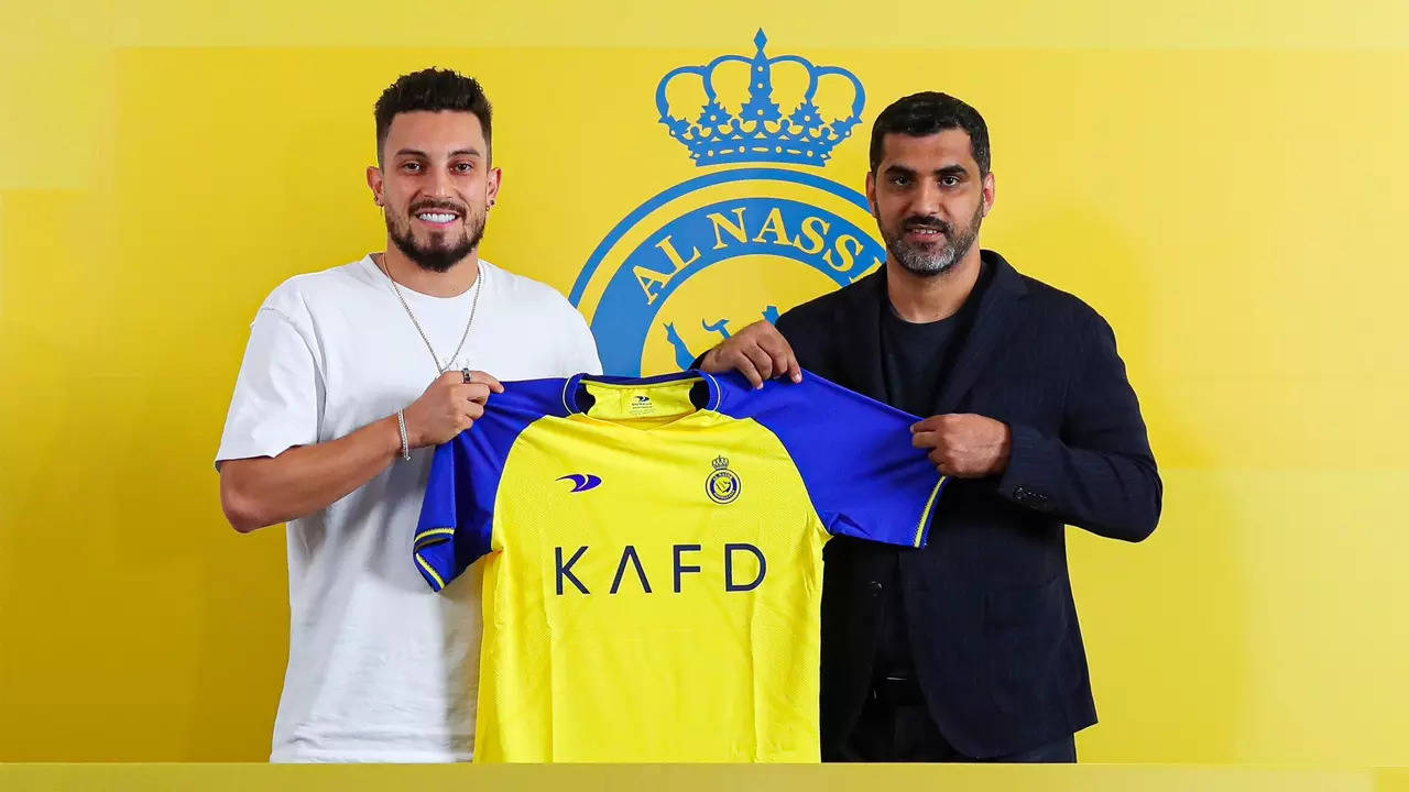 Alex Telles joins Al Nassr for a reunion with Cristiano Ronaldo | Football  News - Times of India