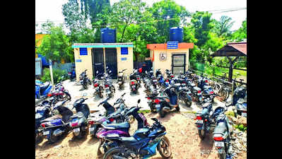Pallavaram railway parking lot closure creates chaos