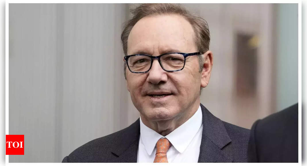 Uk Jury Begins Deliberations In Kevin Spacey Sex Assault Case English Movie News Times Of India