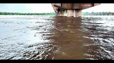 Risk of flood increases as Ganga crosses danger mark