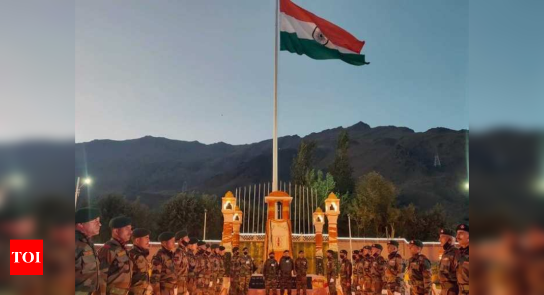 PM Modi Pays Tributes To Fallen Soldiers On Kargil Vijay Diwas | India ...