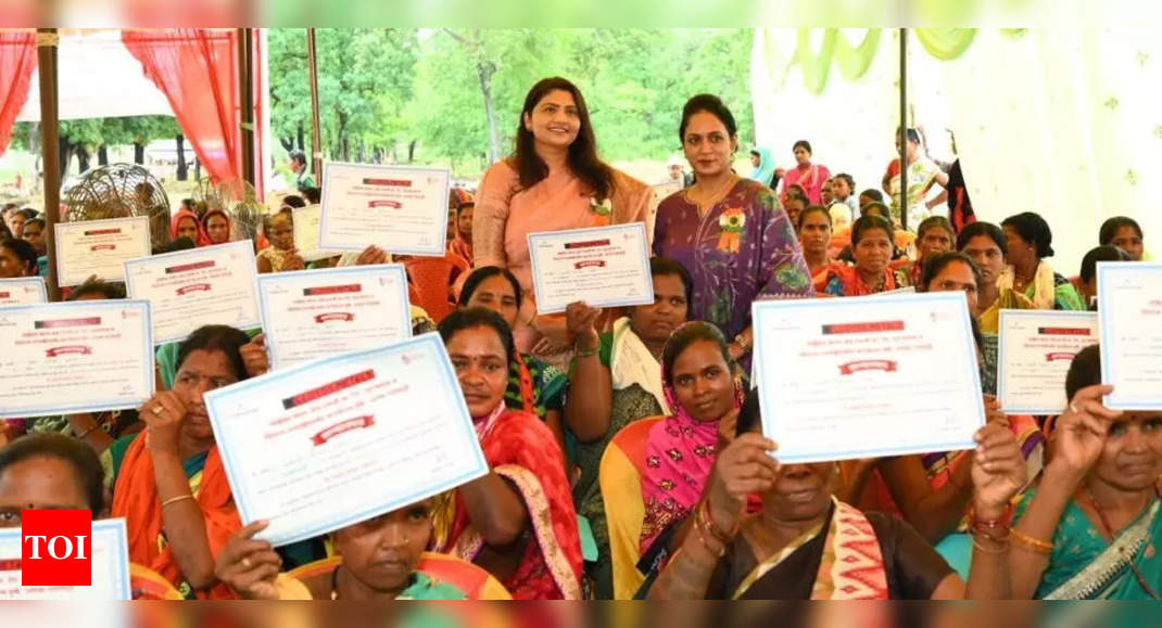 Tribal women in Gadchiroli learn basic writing