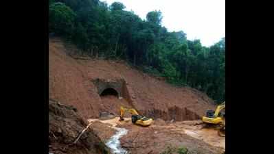 Landslide blocks railway tunnel, several Vasco trains cancelled