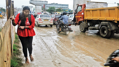 Hyderabad Weather Today: Hyderabad Continues To Be Under Red Alert ...