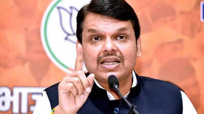 No contractual appointments in police force, says Fadnavis