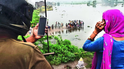 It's Hindon, the river! Selfie-hunters, bloggers make a beeline