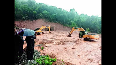 Landslide near Castle Rock; several trains cancelled