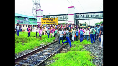Protest: Six-hour Train Delay Irks Commuters | Chennai News - Times of