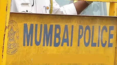 Cops stage protest at Azad Maidan