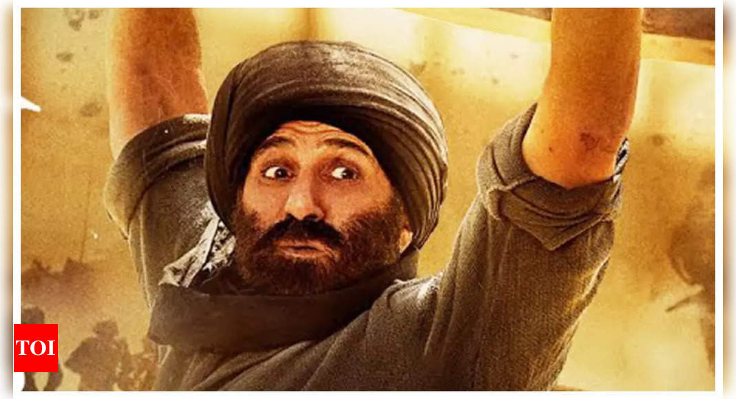 Gadar 2 Box Office Day 11: 'गदर 2' को 400 करोड़ क्लब के करीब पहुंच लगा  झटका, बिजनेस में अचानक आई भारी गिरावट - Gadar 2 Box Office Collection Day  11: Sunny Deol Ameesha Patel film shows huge drop, earns 14 crore on Monday