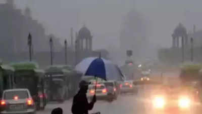 Delhi Weather: Light rain likely today in Delhi, AQI stays satisfactory