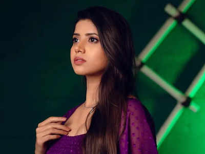 Bold Web Series: The actress took off her clothes! The senses will fly away  after watching the web series with intimate scenes,Watch video -  informalnewz